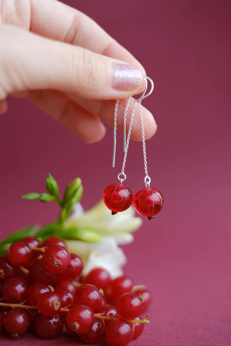 Johannisbeere Lampwork Glas Kettenohrringe; Murano Beeren Ohrringe von LampworkGlowingGlass