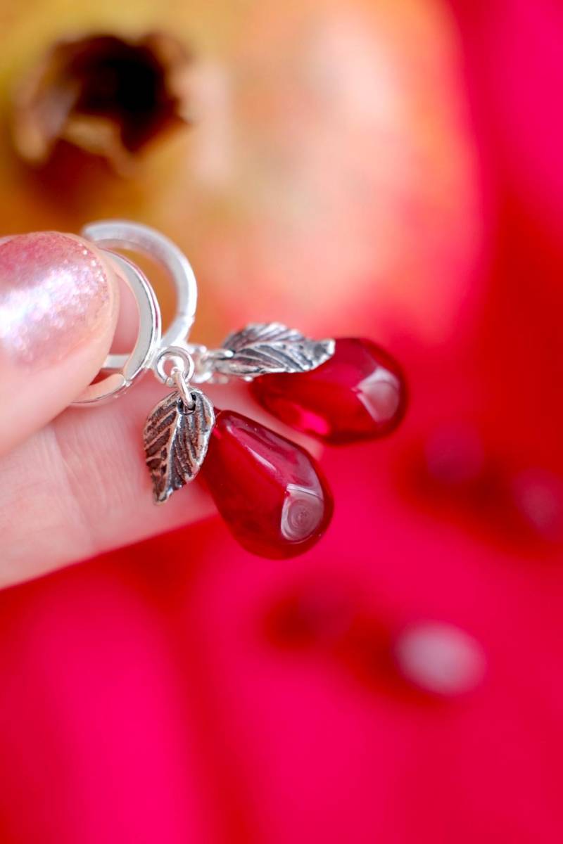 Muranoglas Ohrringe Mit Granatapfelkernen Gold Oder Silber von LampworkGlowingGlass