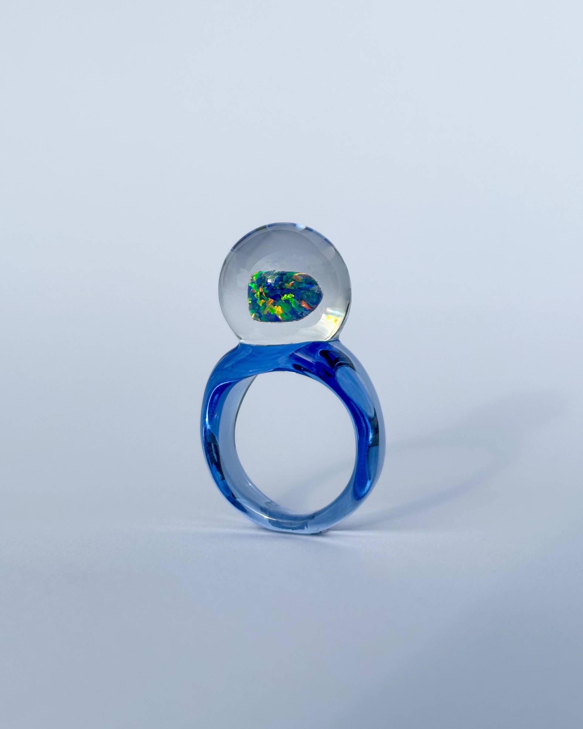 Handgefertigter Glasring Mit Blauem Opal Stein | Spherical Dome Blue Gilson-Opal Lampwork-Ring Aus Borosilikatglas Sea Ring Handgefertigter Glasring Mit Blauem Opal Stein | Spherical Dome Blue Gilson-Opal Lampwork-Ring Aus Borosilikatglas Sea Ring von LampworkartbyNils