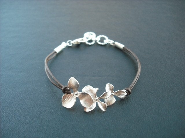 Brautjungfer Geschenk, Armband, Silber Orchidee Blumen Blumenmädchen Geburtstagsgeschenk, Hochzeitsgeschenk von Lana0Crystal