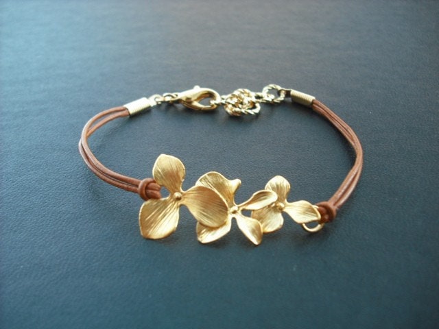 Brautjungfer Geschenk, Gold Armband Mit Orchideenblüten, Blumenmädchen Hochzeitsgeschenk, Geburtstagsgeschenk von Lana0Crystal