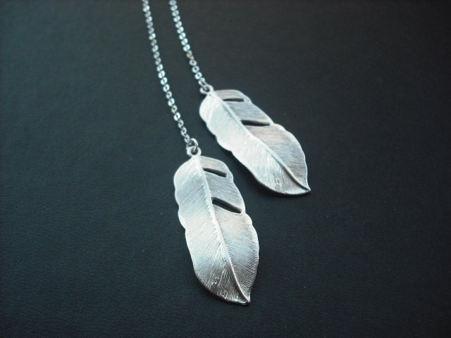 Brautjungfer Geschenk, Silber Lariat Mit Zwei Einseitig Hübsch Feather - Version 2 von Lana0Crystal