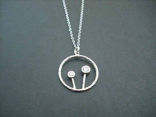 Brautjungfer Halskette, Silber Halskette Mit Zwei Bäumchen Im Hoop-Anhänger, Geschenk, Hochzeitsgeschenk, Blumenmädchen Geburtstagsgeschenk von Lana0Crystal