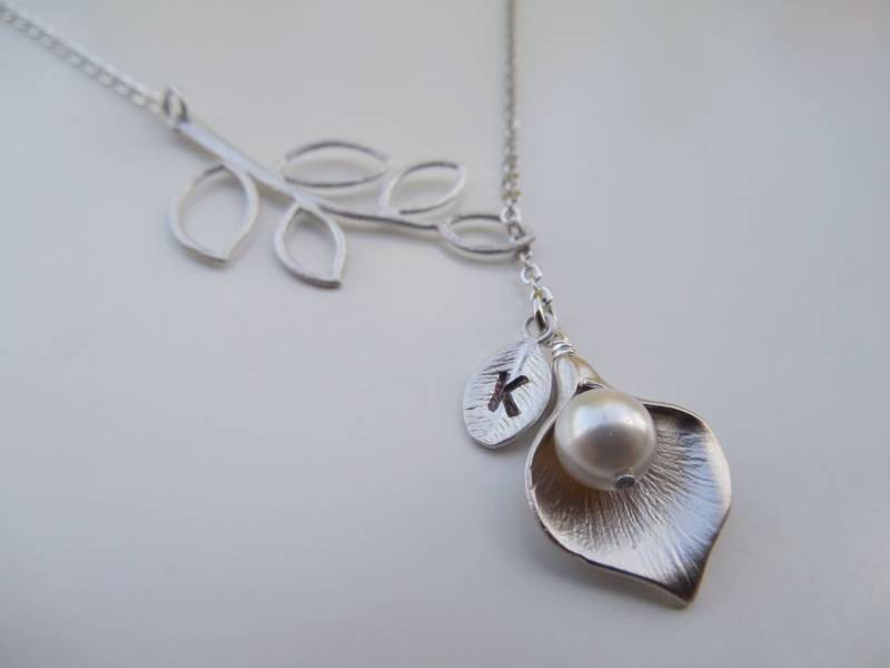 Brautjungfern Geschenk, Halskette, Juni Geburtsstein, Silber Oder Gold Lariat Mit Anfangsblatt, Fünf Blatt Ast, Calla Lilie, Hochzeitsgeschenk von Lana0Crystal