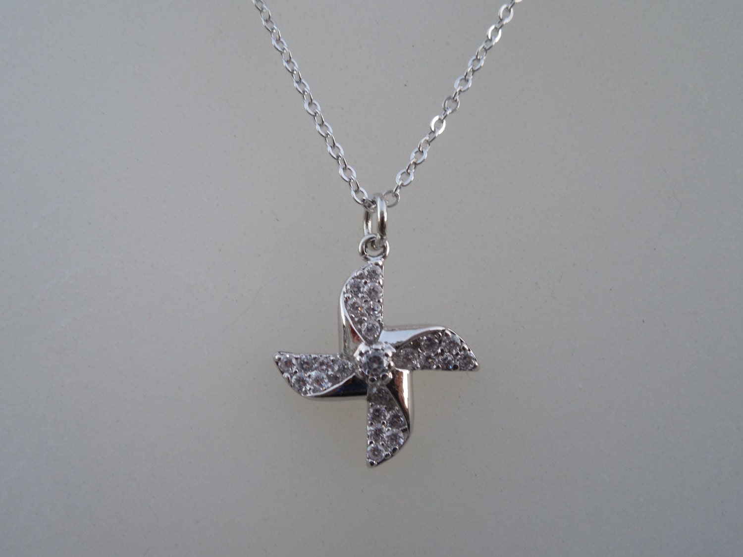 Brautjungfern Geschenk, Hochzeit, Strass Windrad Halskette Variante 1 von Lana0Crystal