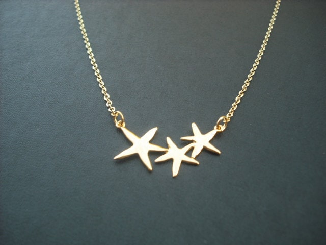 Brautjungfern Geschenk, Hochzeitsgeschenk, 16K Gold Plated Liebenswert Dreifach Seestern Halskette von Lana0Crystal