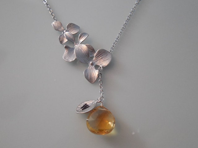 Brautjungfern Geschenk, Hochzeitsgeschenk - Geburtssteine Personalisierte Dreifach Orchidee Blüht Lasso Mit Citrin Briolette von Lana0Crystal