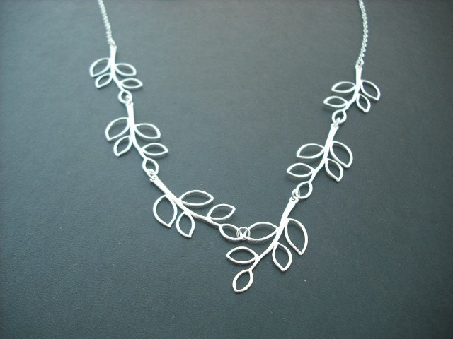 Bridemaid Halskette, Silber Multi-Mattes Finish, Fünf Blatt Branch Brautjungfer Geschenk, Hochzeitsgeschenk von Lana0Crystal