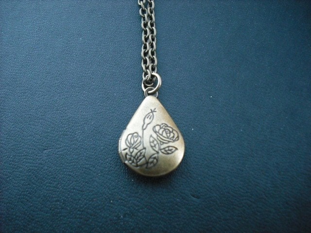 Einfach Wasser Tropfen Medaillon - Antik Messing von Lana0Crystal