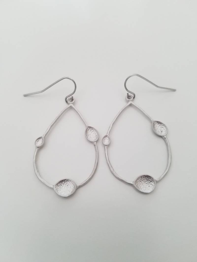 Einzigartigen Strukturierten Teardropohrringe von Lana0Crystal