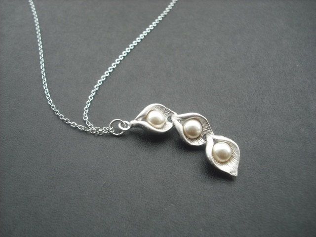 Erbse Hängen Anhänger Halskette - Light Creamrose Swarovski Perle von Lana0Crystal