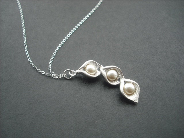 Erbse Hängen Anhänger Halskette - Light Creamrose Swarovski Perle von Lana0Crystal