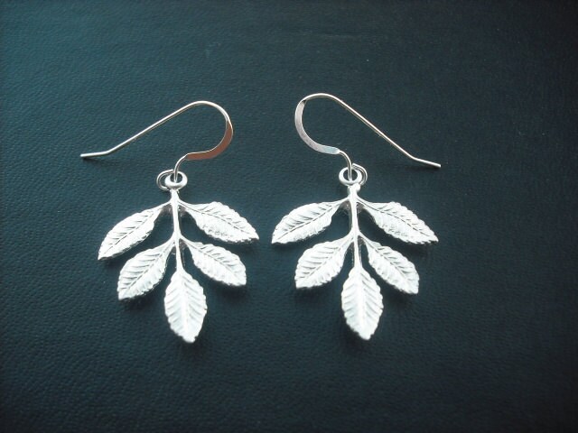 Fünf Blätter Zweig Ohrringe - Drähte Weißgold Vergoldet Und Sterling Silber Ohr von Lana0Crystal