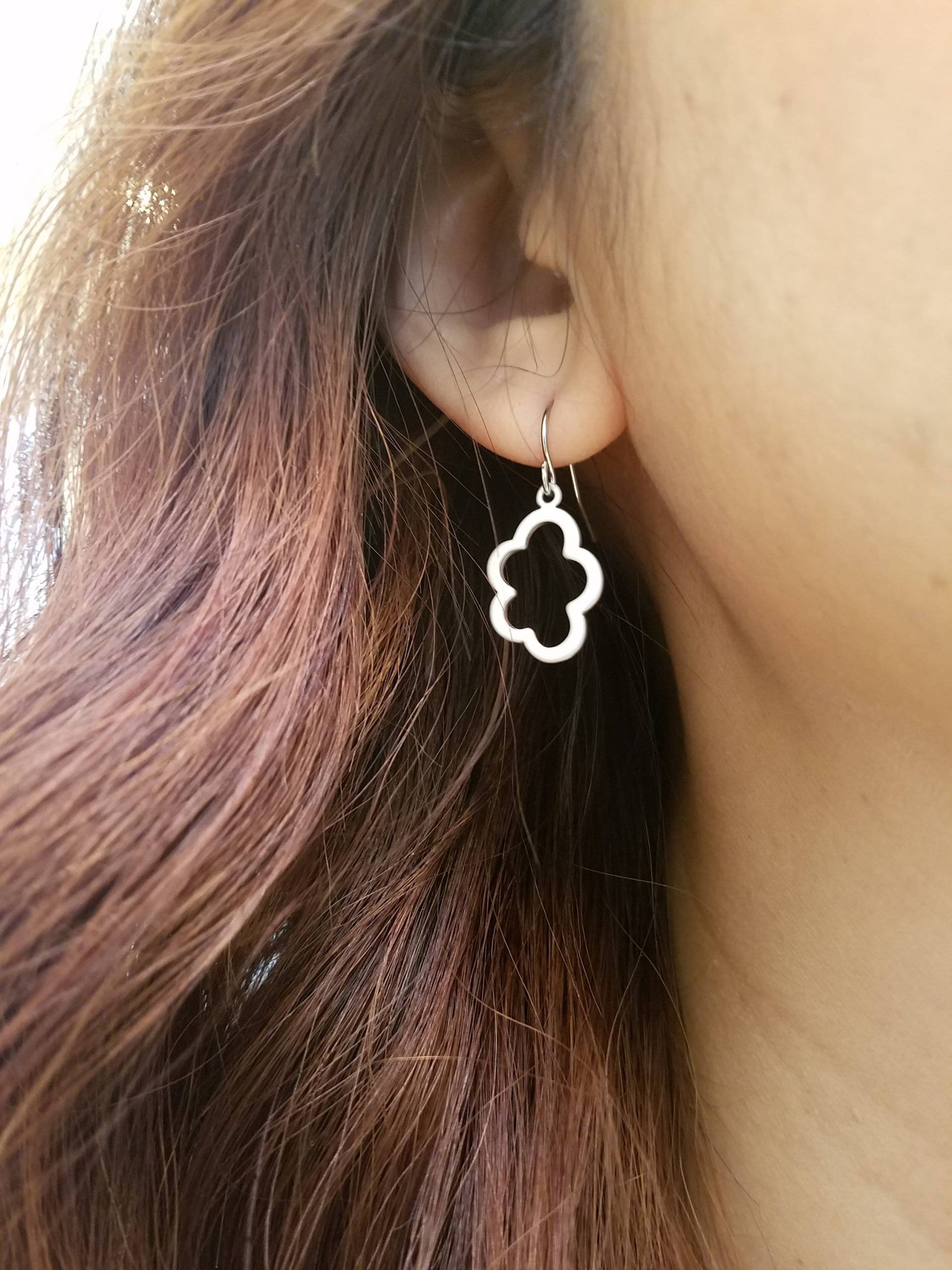 Gold Oder Silber Doppel Hohle Mitte Einfachheit Cloud Charme Ohrringe von Lana0Crystal