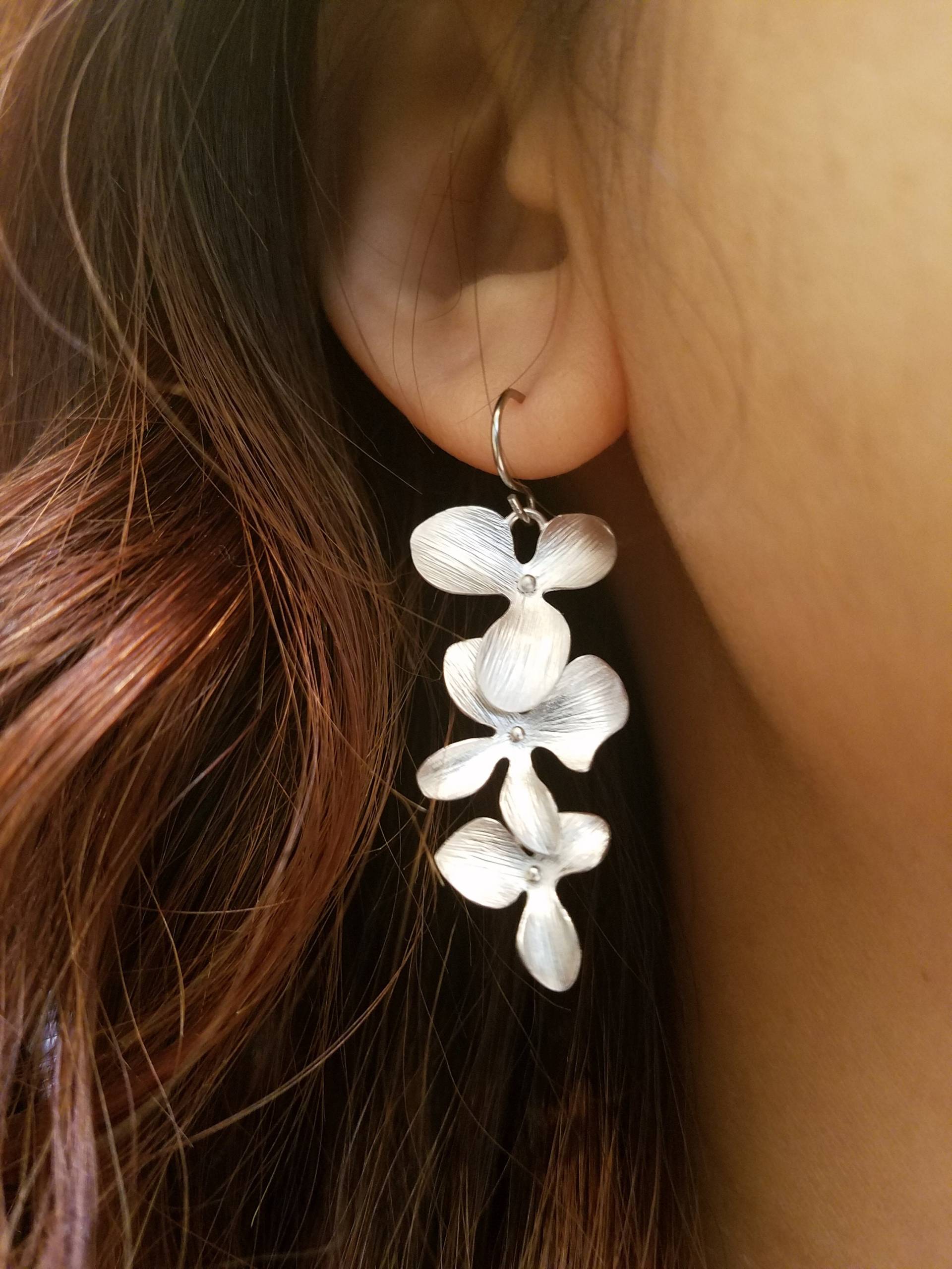 Gold Oder Silber Dreifach Orchidee Blume Kaskadierung Ohrring von Lana0Crystal