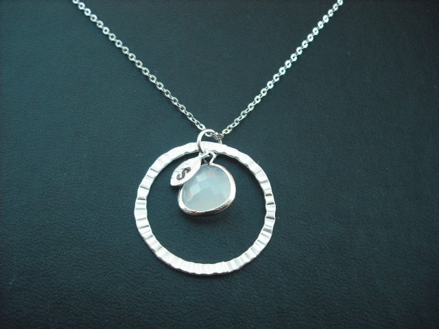 Gold Oder Silber Personalisierte Erste Blatt Halskette, Gekräuselte Hoop Mit Edelstein Brautjungfer Geschenk, Hochzeitsgeschenk, Geburtstagsgeschenk von Lana0Crystal