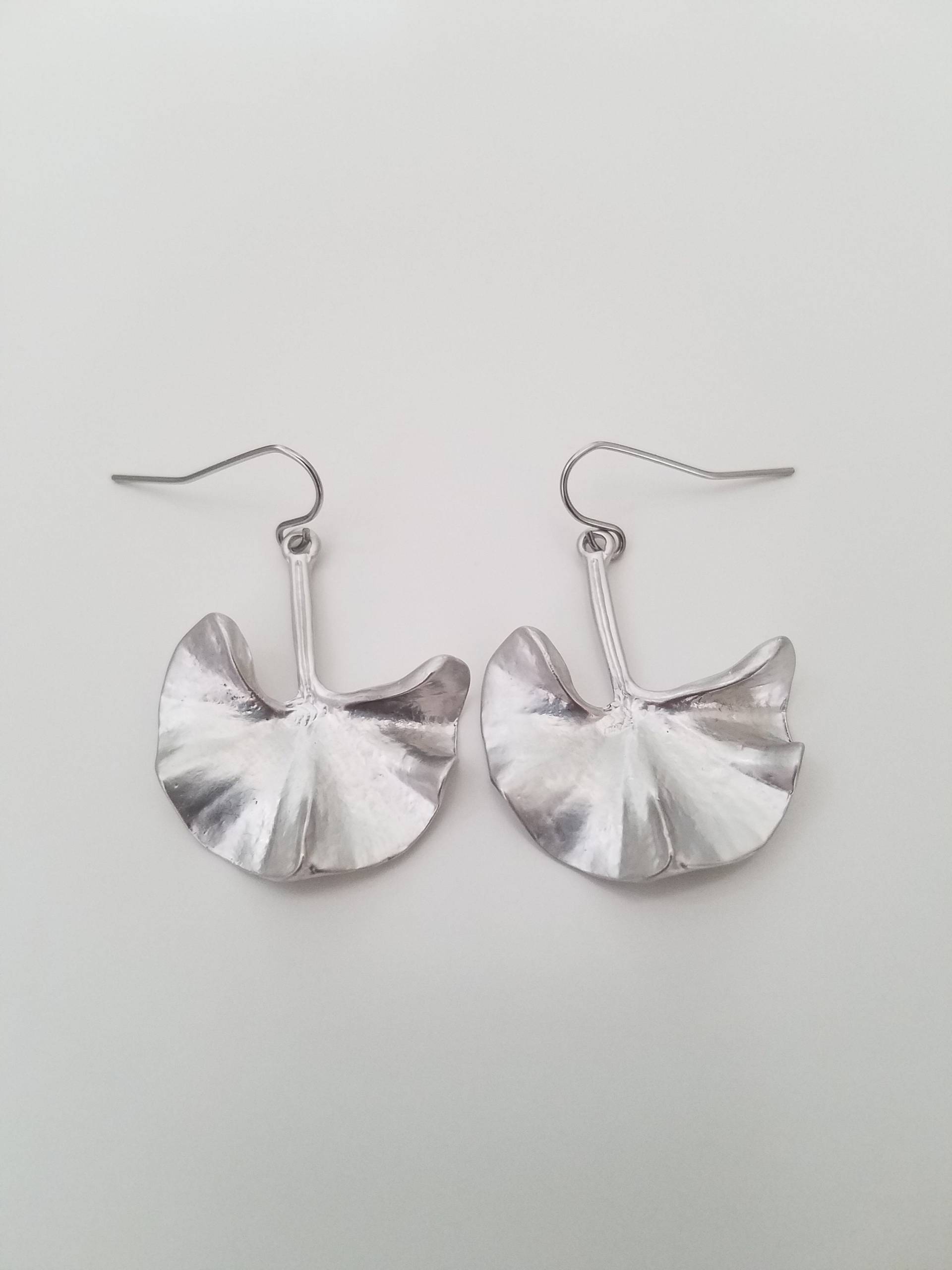 Gold Oder Silber Vergoldet Elegante Gingko Blatt Ohrringe von Lana0Crystal