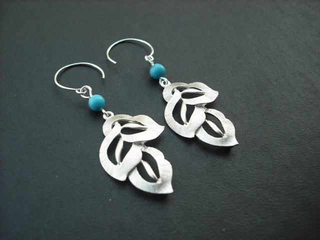 Kaskadierende Blatt Ohrringe - Matt Weiß-Gold Und Sterling Silber von Lana0Crystal