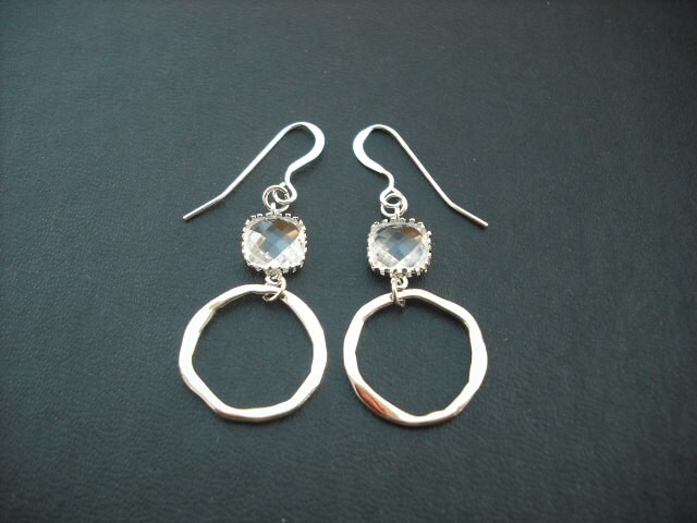 Klar, Lünette Und Unregelmäßige Kreis Ohrringe von Lana0Crystal