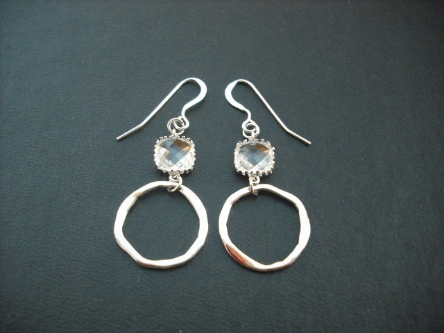 Klar, Lünette Und Unregelmäßige Kreis Ohrringe von Lana0Crystal