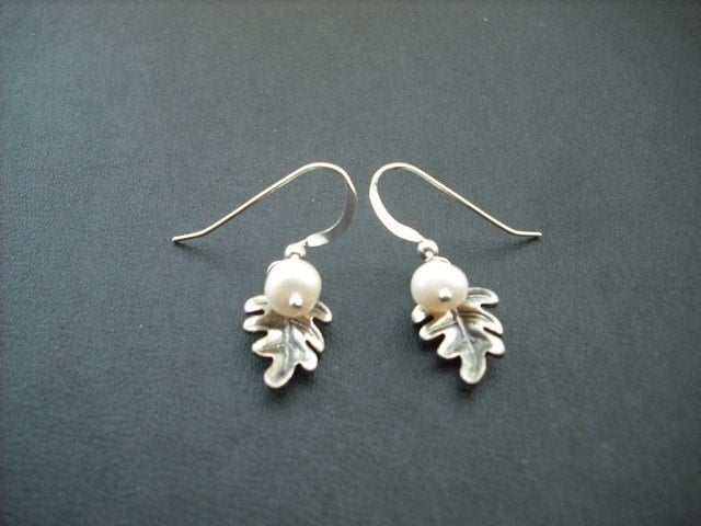 Kleine Eiche Blatt Ohrringe von Lana0Crystal