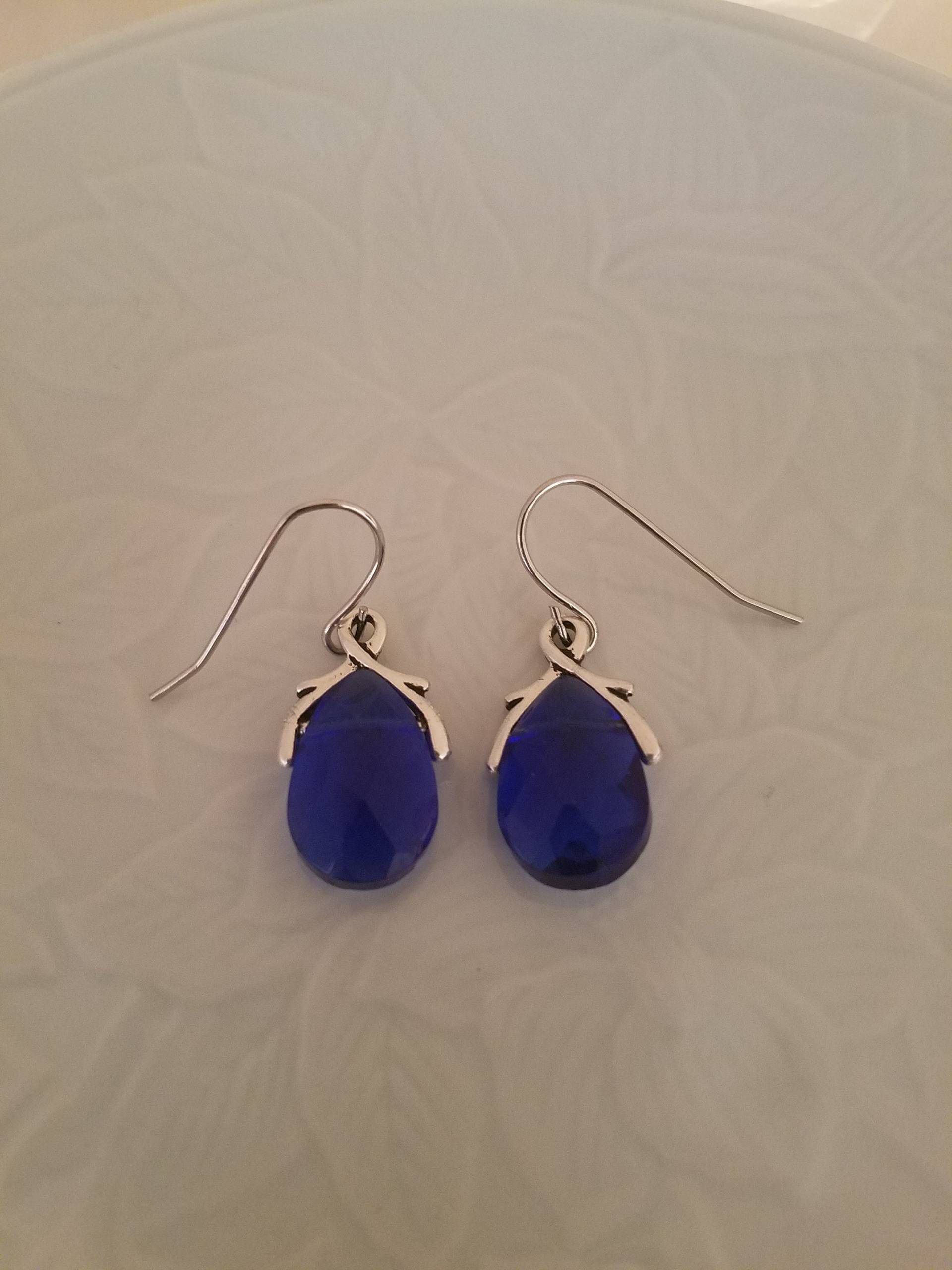 Kristall Glas Briolette Ohrringe, Erhältlich in Klar, Lt. Rose, Violett, Amethyst, Honig-Gold, Peridot, Grün, Aquamarin, Blau, Black Diamond, Schwarz von Lana0Crystal