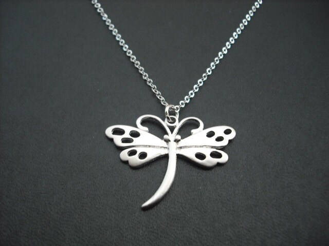 Libelle Halskette - Matt Weiß-Vergoldet von Lana0Crystal