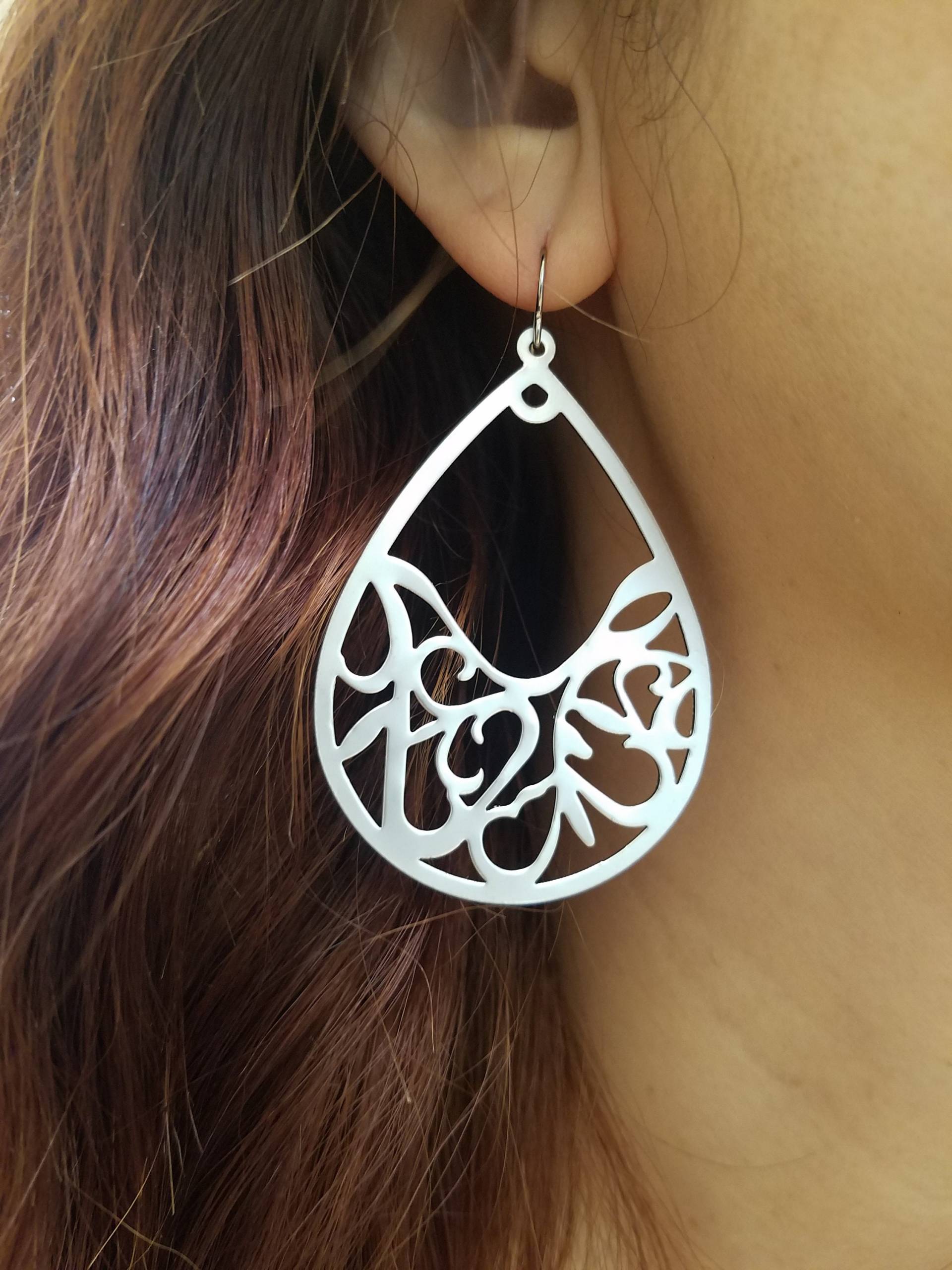 Matt Arabesque Muster Teardrop Ohrringe - Weißgold Überzogen von Lana0Crystal