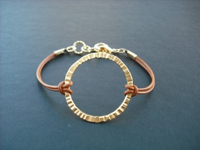 Matt Gold Gefältelt Hoop Armband - 16 Karat Gelbgold Vergoldet von Lana0Crystal