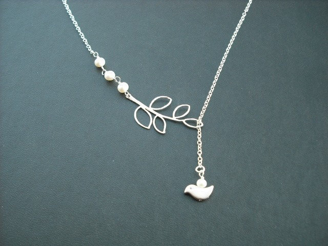 Matt Silber Fünf Blatt Zweig Und Vogel Lasso - Weiß Vergoldet Kette von Lana0Crystal