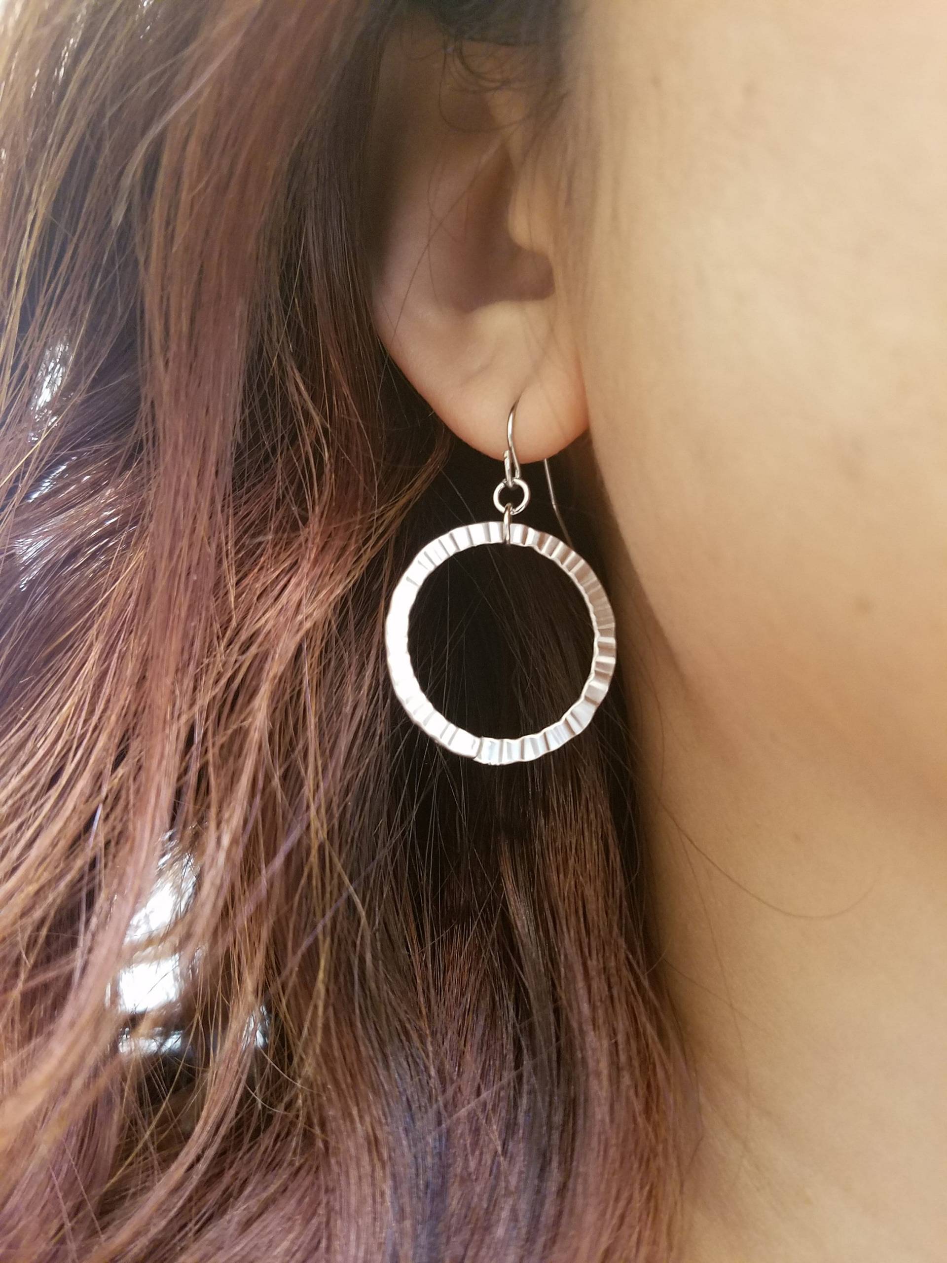 Matt Vergoldet Oder Versilbert Gefältelt Creolen von Lana0Crystal