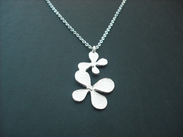 Matt Weiß-Gold Vergoldet Klee Anhänger Halskette - Double Sided von Lana0Crystal