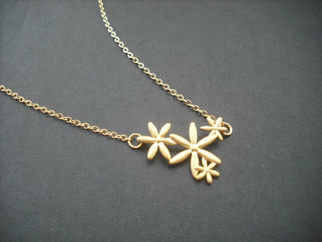 Matte 16K Blume Vier Anschlüsse Halskette - Gelb Vergoldet von Lana0Crystal