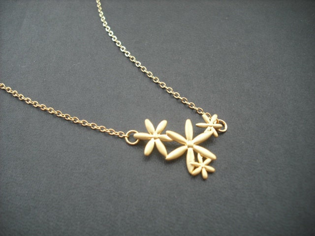 Matte 16K Blume Vier Anschlüsse Halskette - Gelb Vergoldet von Lana0Crystal