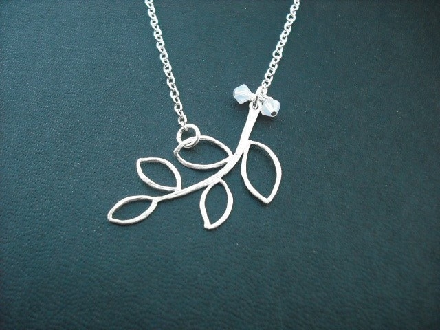 Mattes Finish Fünf Blatt Branch Halskette - Vergoldet Weiß von Lana0Crystal