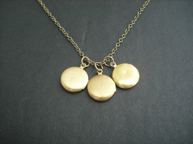 Medaillon Halskette, Antike Messing Mini Trio Halskette von Lana0Crystal