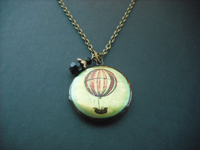 Medaillon Kette, Antique Brass Halskette Mit Heißluft Ballon Veränderte Foto Medaillon, Version 2 von Lana0Crystal