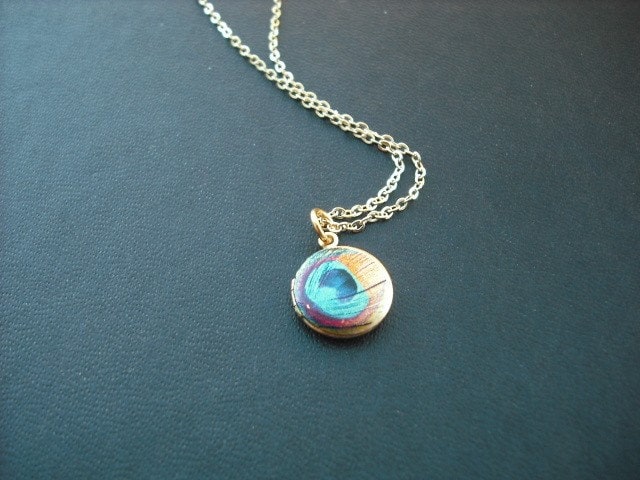 Mini Pfau Feder Medaillon Halskette - 3 14 K Gold Gefüllt von Lana0Crystal