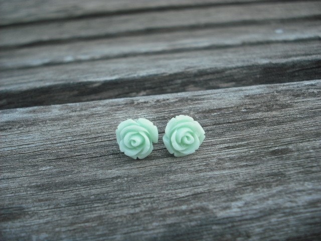 Mint Grün Rose Post Ohrring von Lana0Crystal