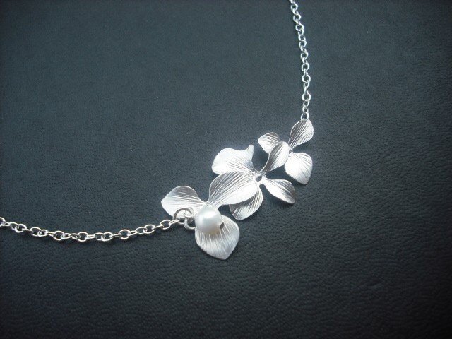 Orchidee Blüht Halskette - Weißes Gold Überzogen von Lana0Crystal