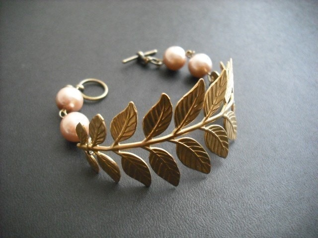 Roh Messing/Silber Antik Gold Oder Armband Mit Messing Lange Blatt Frond Und Perle, Touch Of Life von Lana0Crystal