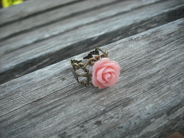 Rosa Rose Ring - Antik Messing von Lana0Crystal