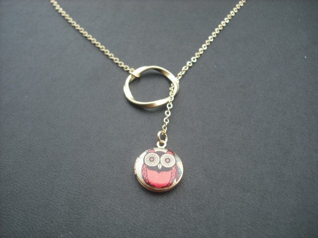 Rote Whimsical Eule Mini Medaillon Lariat - 16 K Vergoldet Kette von Lana0Crystal