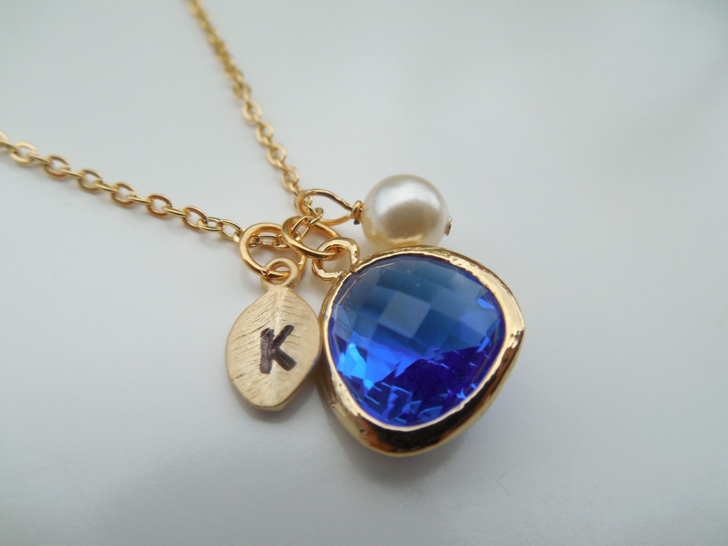 Saphir Halskette, Gold Oder Silber September Geburtsstein Halskette Mit Anfangsblatt, Juwel, Perle, Brautjungfer Geschenk, Geburtstagsgeschenk von Lana0Crystal