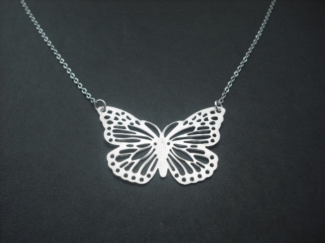 Schmetterling Halskette - Weiß Vergoldet von Lana0Crystal