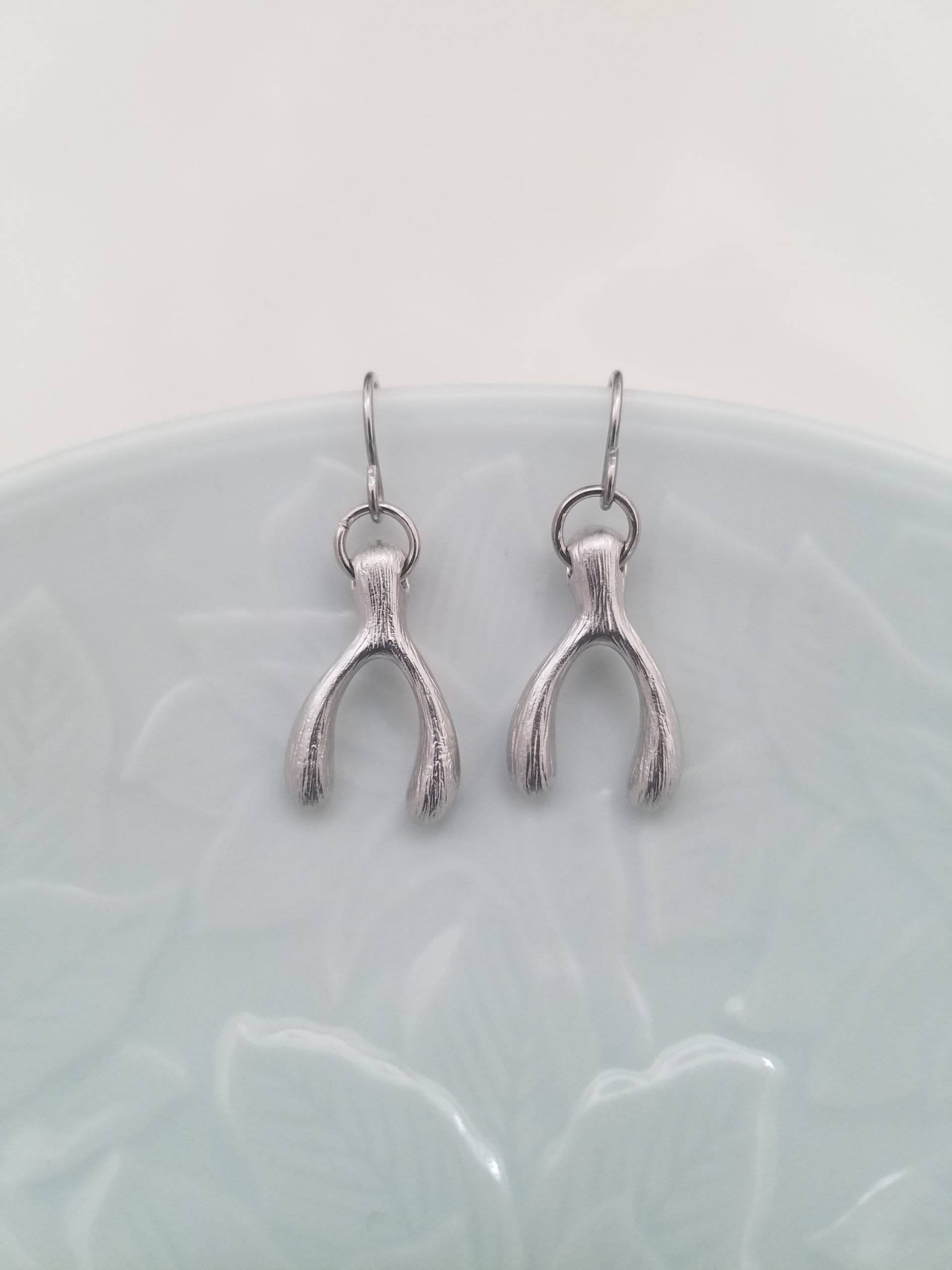 Silber Oder Gold Überzogene Wunsch Knochen Ohrringe von Lana0Crystal