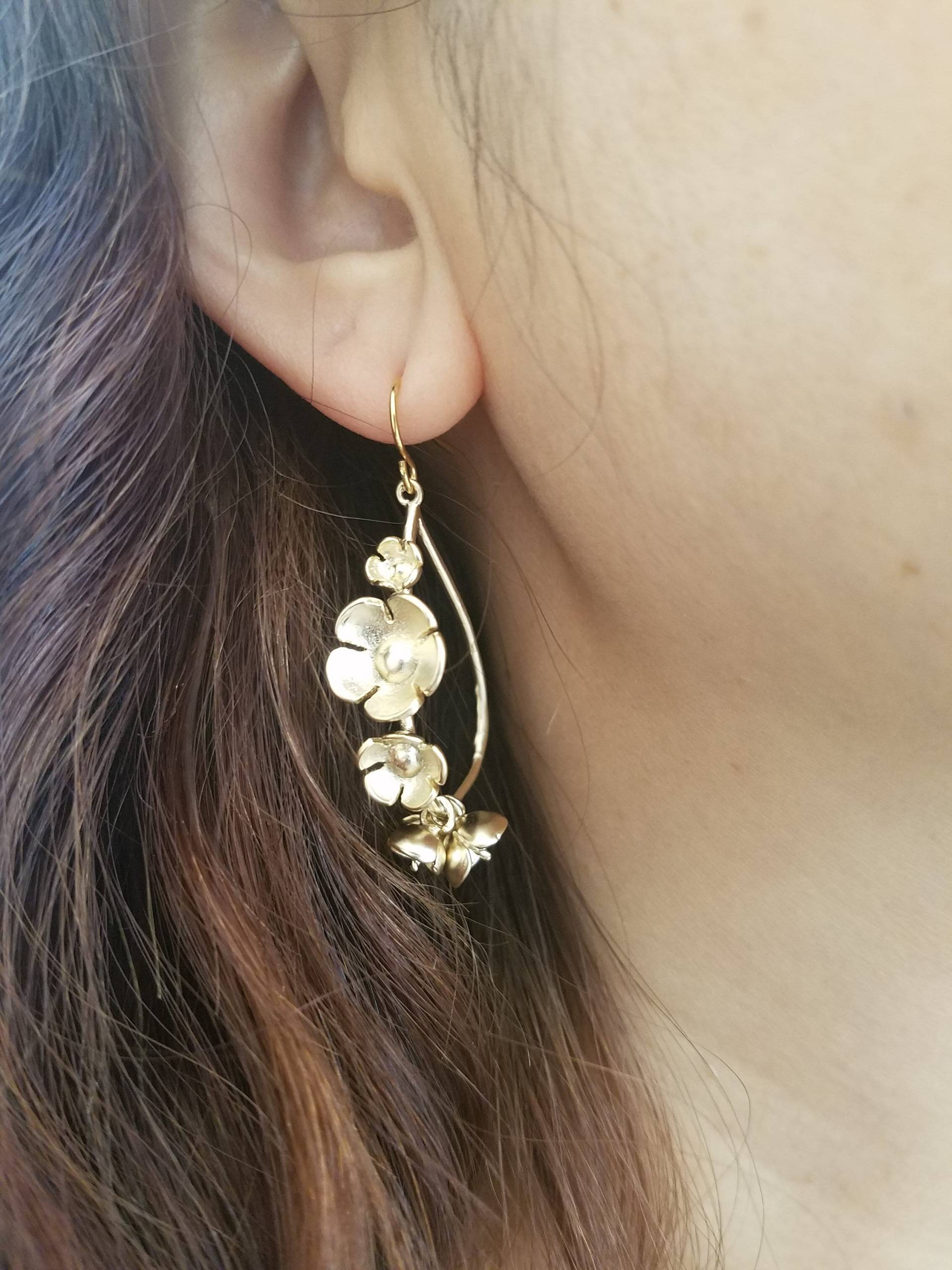 Vergoldete Oder Versilberte Blumen-Tränen-Ohrringe von Lana0Crystal