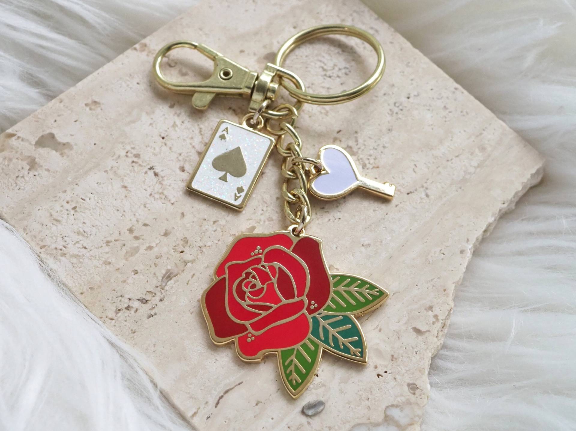 Rose Schlüsselanhänger | Pik As Gold Taschenanhänger Rose Schlüsselanhänger | Pik As Gold Taschenanhänger von LanaBetty