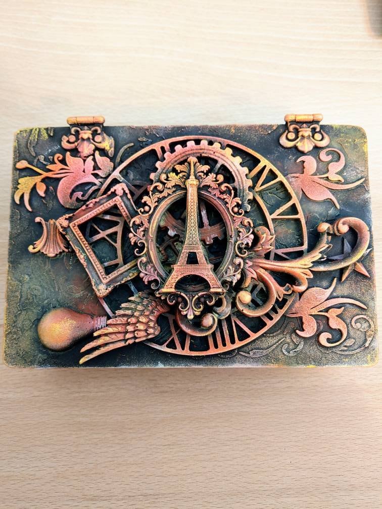 Handgefertigte Mixed-Media Holzschatulle/Schmuckschatulle in Schwarz-Rot-Gold von LanaLoveDesign