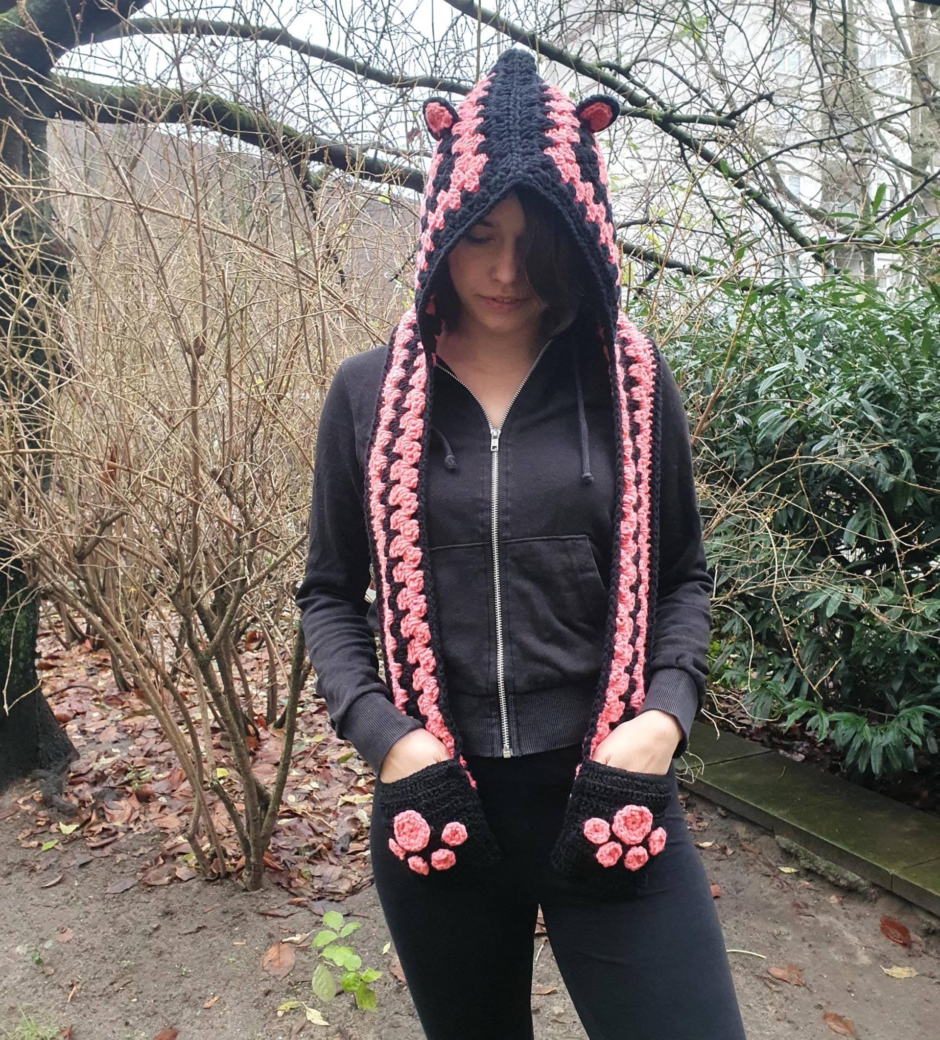 Häkel Scoodie Mützenschal Mit Katzenohren Granny Square Balaclava Mütze Schal Katze Taschen Emo Gothic von LanaLunaCrochetArt